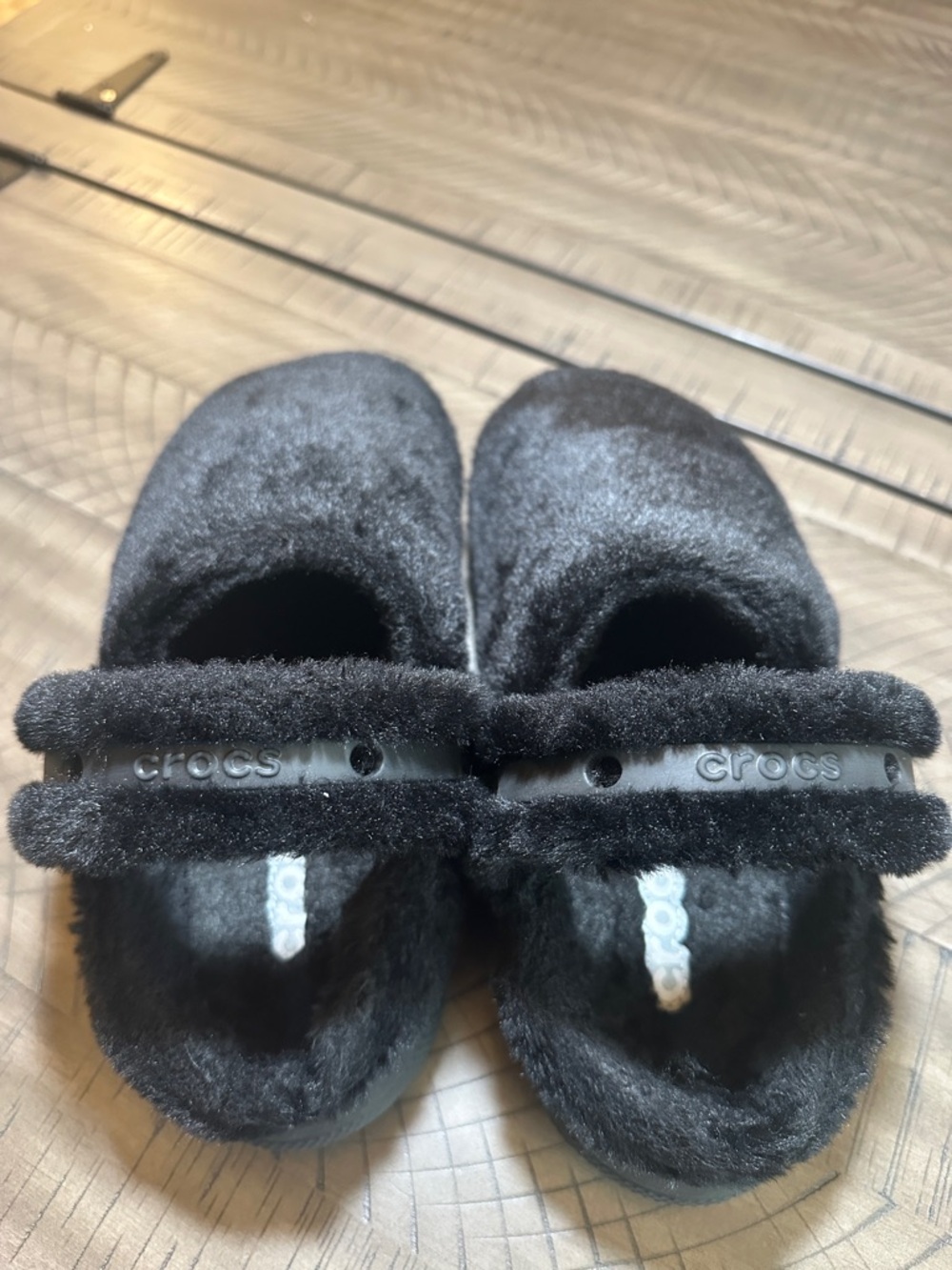 CROCS Classic Unfurgettable Clog Black Plush Fuzz Lined Clog - Picture 15 of 16